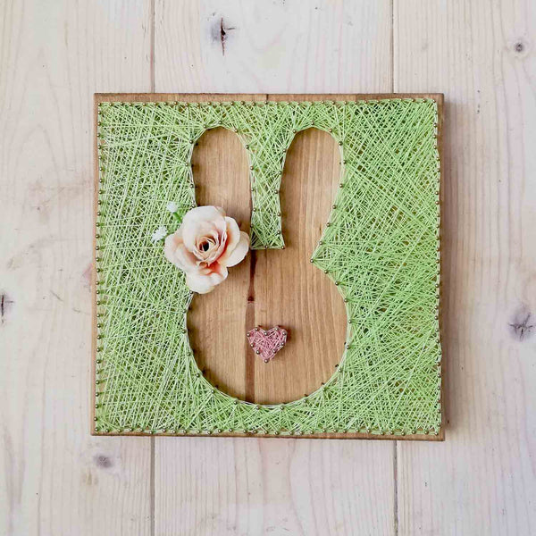 Fadenbild "Hase mit Blümchen"