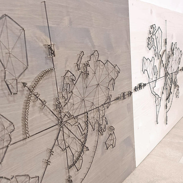 Fadenbild "Weltkarte Kompass"