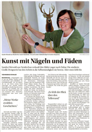 Sandra Dörwald arbeitet an einem großen Fadenbild aus Nägeln und Fäden in ihrem Atelier.