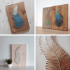 Fadenbild DIY-Set Feder in vier Farbvarianten: Blau, Grün-Altrosa, Weiß-Natur und Weiß-Braun auf verschiedenen Holzfarben